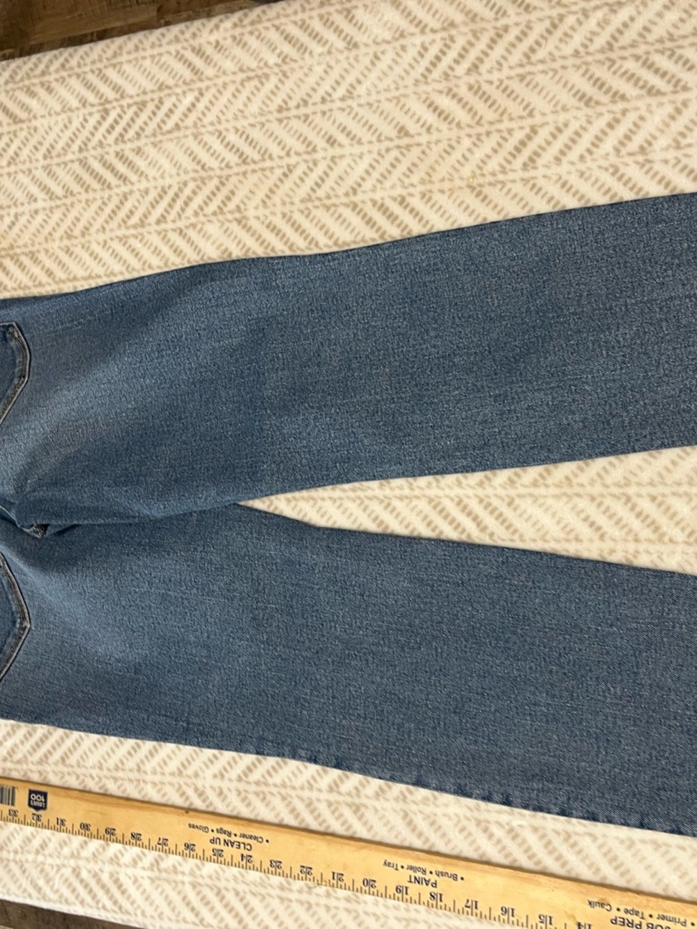 Good American light blue denim jeans with raw hem detail 0/25 - Picture 3 of 5